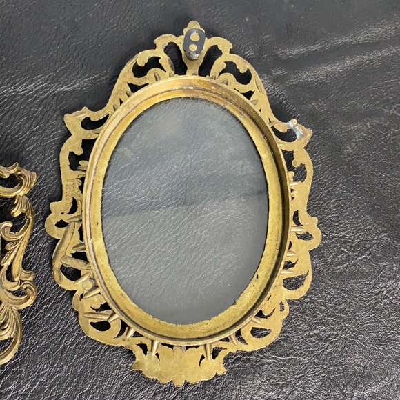 Vintage Oval Brass Frames With Glass - Picture 5 of 8